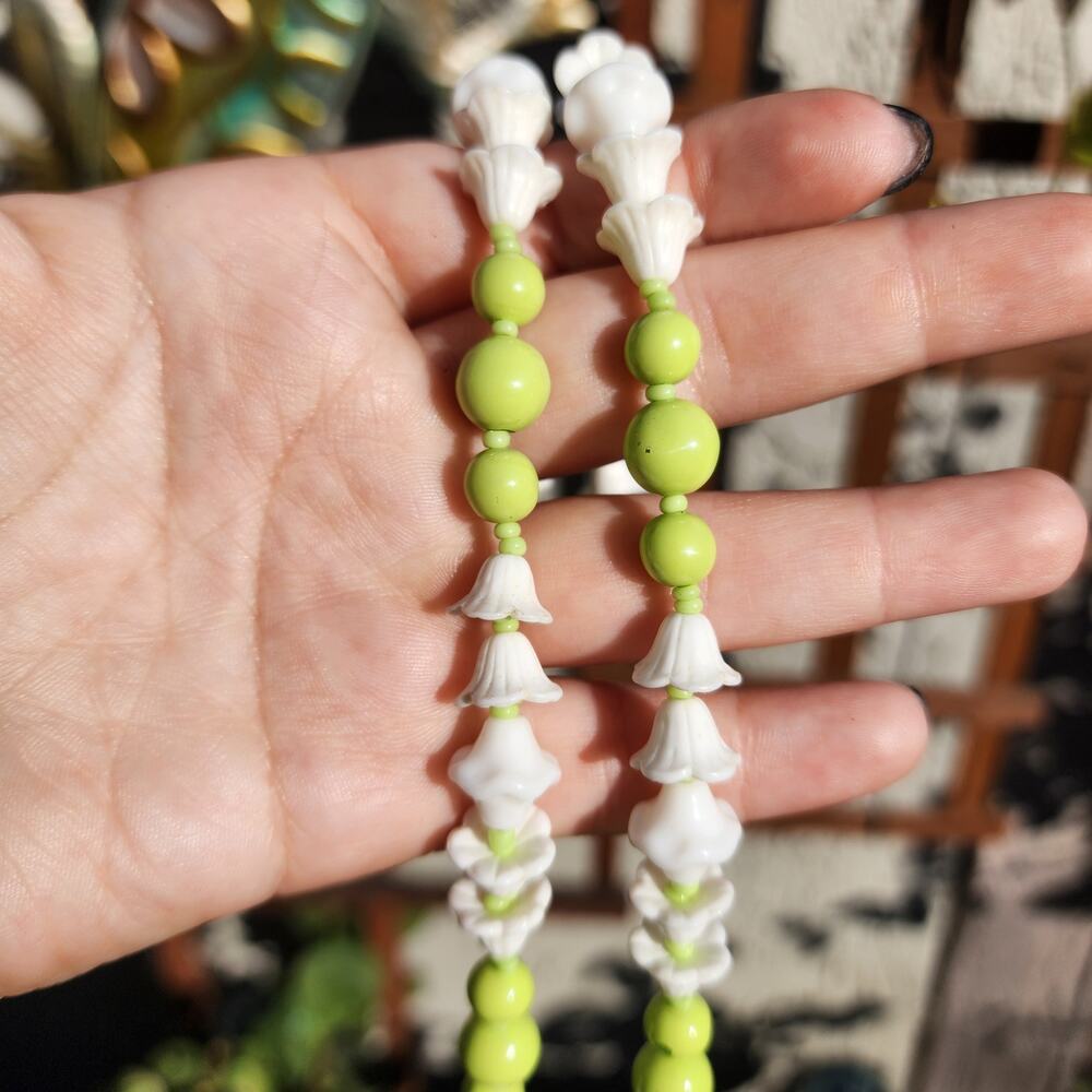 Vtg SIGNED Miriam Haskell Necklce White Milk Glass Green Enamel Tulip Flower - Picture 6 of 13